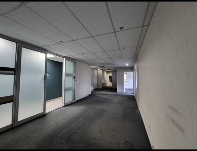 138M² OFFICE TO LET IN HYDE PARK